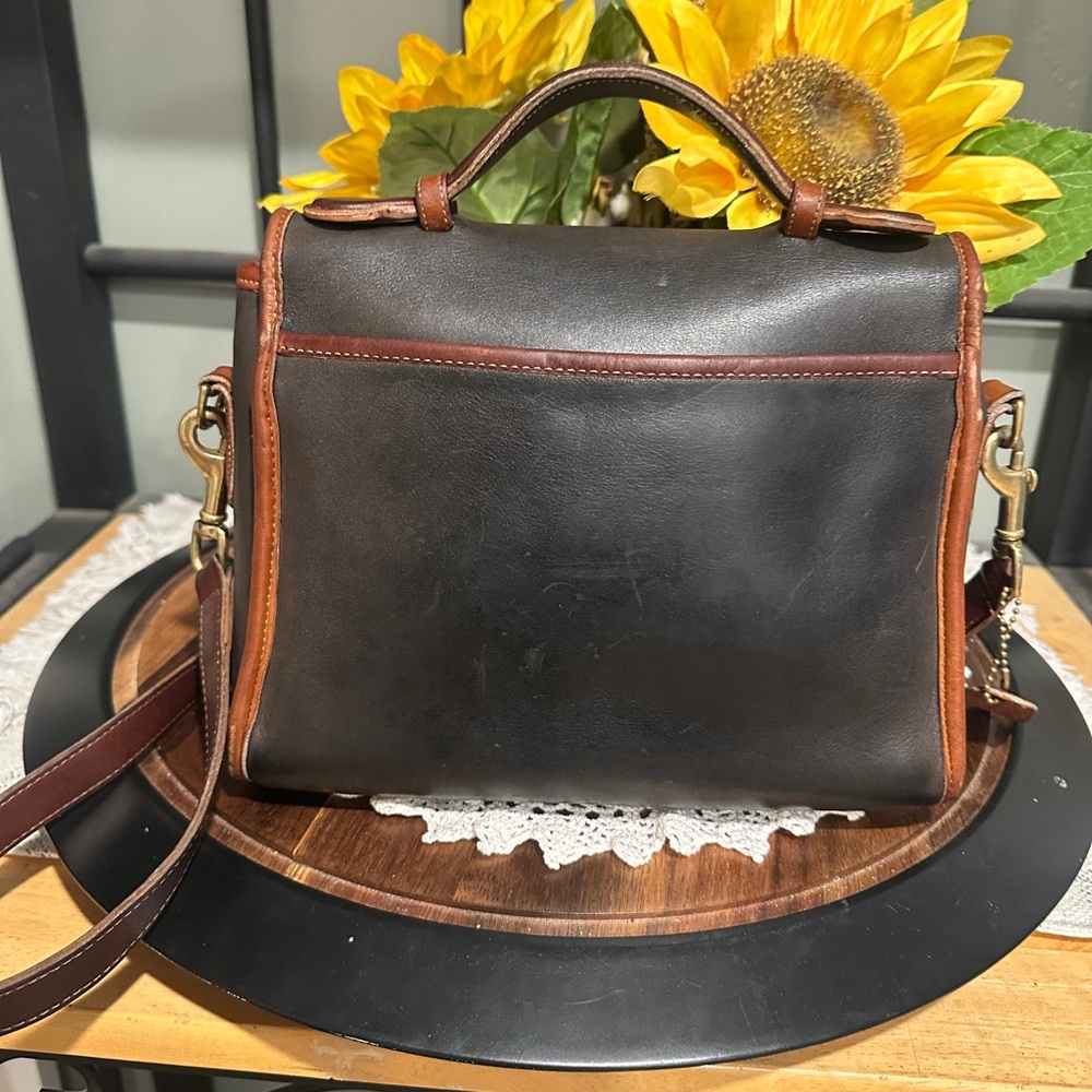 COACH Vintage 80s Turnlock Brown And Black Leather Spectator Bag with Brass - Picture 2 of 12